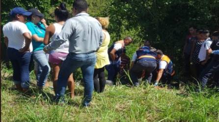 Varios curiosos llegaron al lugar del accidente en Jutiapa.