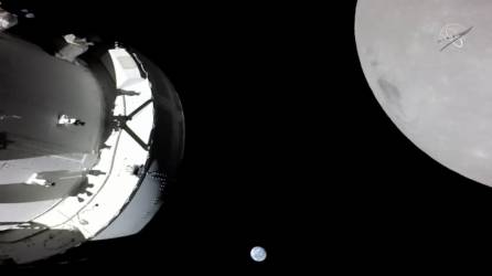 La cápsula se encuentra a 80 millas de la luna y se espera que pueda seguir su vuelo hacia el otro lado del satélite.