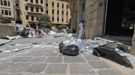 Una imagen muestra los escombros en el distrito del centro de Beirut en el centro de la capital libanesa. Foto AFP