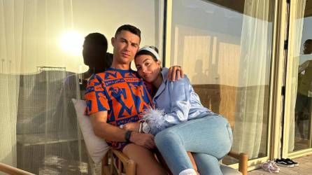 Georgina Rodríguez es la chica que conquistó el corazón de Cristiano Ronaldo y en las últimas horas se han hecho viral algunas fotografías de como era ella antes de conocer al destacado futbolista portugués.