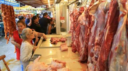 Las carnes figuran en la lista de los productos más solicitados en los mercados sampedranos. Foto: jordan perdomo