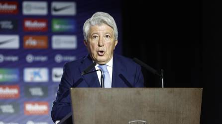 El presidente del Atlético de Madrid, Enrique Cerezo, durante su intervención en la presentación del argentino Nahuel Molina como nuevo jugador del equipo rojiblanco.