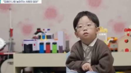 “Estoy solo en casa, nadie juega conmigo” Confiesa niño coreano
