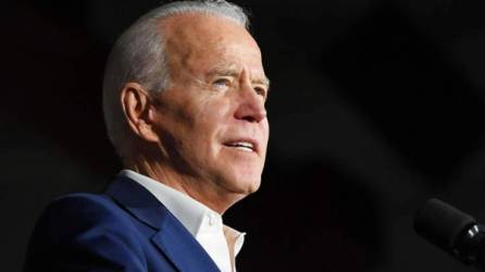 Foto de archivo tomada el 8 de marzo de 2020, el candidato presidencial demócrata Joe Biden habla durante un mitin en el Tougaloo College en Tougaloo, Mississippi.