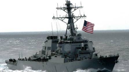 El USS Carney fue atacado junto a varios buques comerciales en el Mar Rojo.