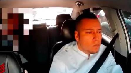 VIDEO: Por ir lento mujer agrede a taxista y amenaza con denunciarlo