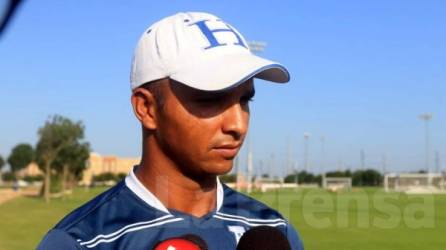 Donis Escober habló ante los medios en Frisco, Texas. Foto Ronald Aceituno/Enviado Especial