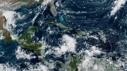 La tormenta tropical Lisa ha desatado las alertas en Honduras, Guatemala y Belice.