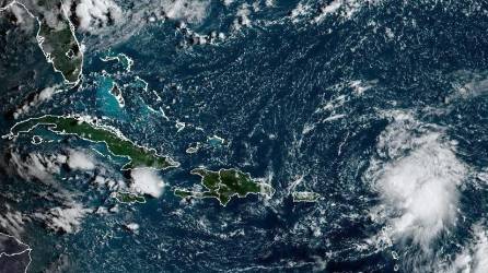 La tormenta tropical Earl se formó el domingo en las aguas del Atlántico.