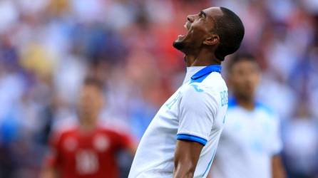 Jerry Bengtson lamentando una ocasión fallada en el duelo ante Costa Rica.