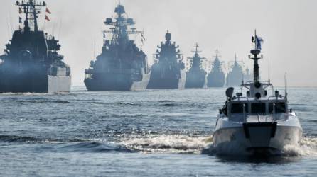 El buque de guerra partió este miércoles hacia el Atlántico alimentando las tensiones entre Rusia y Occidente.