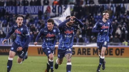 La plantilla del Napoli festejó a lo grande el triunfo en campo de Lazio.