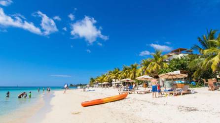 <b>Roatán, en Islas de la Bahía, es uno de los destinos más usados por empresas para estafar.</b>