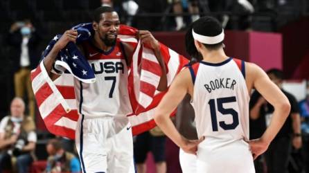 Kevin Durant salió al rescate de Estados Unidos para darle el oro en los Juegos Olímpicos de Tokio-2020 contra Francia. Foto AFP
