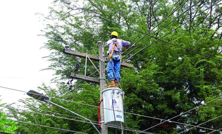 <b>En Barandillas solventaron los apagones cambiando un transformador dañado.</b>