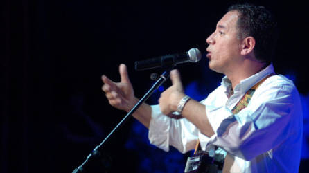 El cantautor ceibeño Guillermo Anderson se presenta en la sede de Teatro La Fragua.