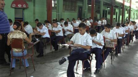 Bachillerato en Ciencias y Letras desaparecerá para el año 2015.