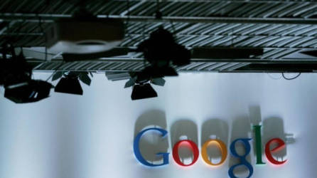 La compañía estadounidense Google informó hoy de una interrupción en su servicio de correo electrónico Gmail, empleado por unos 450 millones de usuarios en todo el mundo.