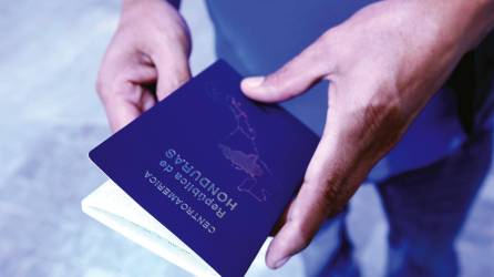 El nuevo pasaporte tiene un chip que almacena datos como la fotogragía, nombre, género y número de seguro social.
