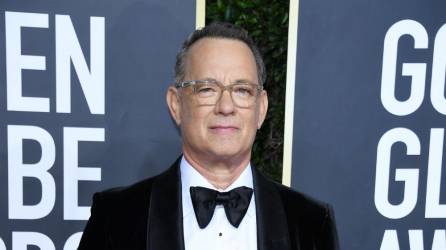 El actor Tom Hanks se tomó varias fotos con la pareja.