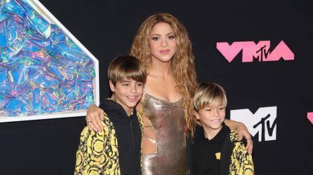 Shakira junto a sus dos hijos en la reciente entrega de los premios MTV.