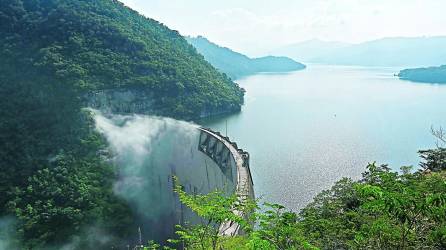 Vista de la cortina de la hidroeléctrica Francisco Morazán, la más grande del país.