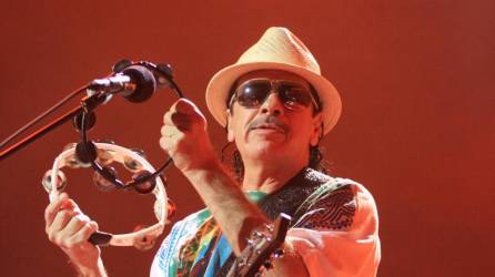 Carlos Humberto Santana Barragan es un guitarrista mexicano nacionalizado estadounidense.
