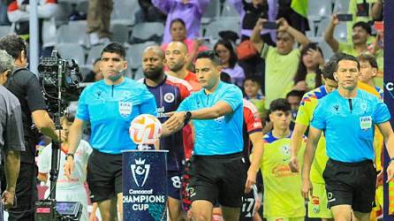 Said Martínez fue el árbitro central en el duelo América goleó 5-2 al New England Revolution por la vuelta de cuartos de final de la Copa de Campeones de Concacaf.