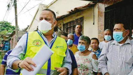 RECORRIDO. El alcalde Armando Calidonio supervisó los avances.