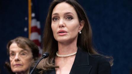 La actriz Angelina Jolie habla durante una conferencia de prensa anunciando una Ley de Violencia contra la Mujer (VAWA) bipartidista modernizada, en Capitol Hill en Washington, DC, el 9 de febrero de 2022.