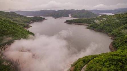 Las medidas preventivas, según las autoridades, se efectúan para aumentar la capacidad del embalse ante las lluvias que se pronostican para los próximas días por la tormenta tropical Julia.