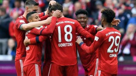 Los jugadores del Bayern Múnich celebrando el gol de Leon Goretzka. Foto AFP