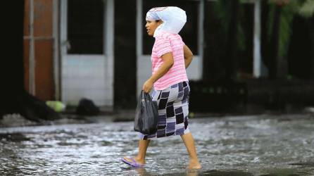 <b><span class=mln_uppercase_mln>Situación.</span></b> En San Pedro Sula, una fuerte lluvia inunda las calles.