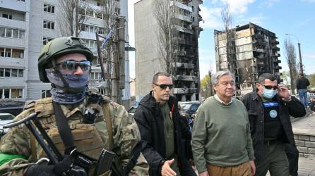 El presidente de Ucrania indicó que “cinco misiles” cayeron en la ciudad “inmediatamente después de la reunión con Antonio Guterres.