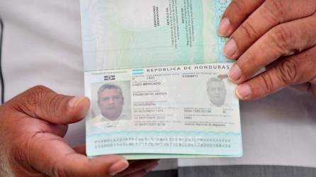 La nueva libreta de pasaporte contiene un chip que lo convierte en un documento más seguro.