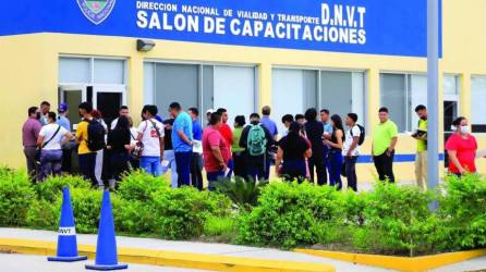 Hasta el momento no se estarán multando a los conductores que tengan la licencia vencida. Imagen de archivo.