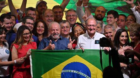 Lula da Silva se impuso sobre el ultraderechista Jair Bolsonaro por estrecho margen, el 50.9% de los votos contra el 49.1%.