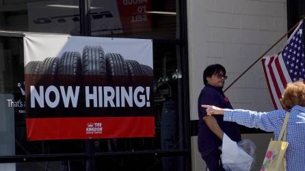 La escasez de mano de obra en Estados Unidos tras las masivas renuncias de los últimos meses ha afectado a miles de empresas.