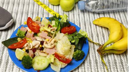 Desde edades tempranas, tus hijos deben aprender a comer saludablemente, tu ejemplo es tu mayor herramienta para enseñarles.