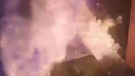 Video: Esposa y amante se unen para incendiarle el carro y apartamento
