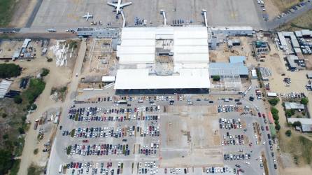 El aeropuerto Ramón Villeda Morales es el más activo del país, con un tráfico anual que supera el millón de viajeros, aunque actualmente su capacidad es para recibir entre 300 mil a 400 mil viajeros.