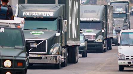 Las Fuerzas Armadas de Honduras (FFAA), por autorización de la presidenta Xiomara Castro, ordenaron este jueves el desplazamiento de un imponente convoy de la Policía Militar del Orden Público (PMOP).