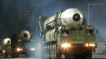 Kim Jong Un aumenta las tensiones en la península coreana con el lanzamiento de un misil intercontinental.
