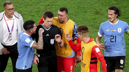 José Giménez, Edinson Cavani, Fernando Muslera al finalizar el cuentro ante Ghana.