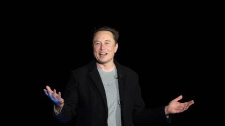Elon Musk advierte al mundo sobre los riesgos que representa la Inteligencia Artificial.
