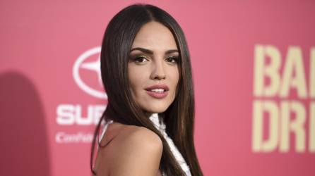 La actriz mexicana Eiza González no se ha pronunciado ante los rumores que inundan las redes sociales.