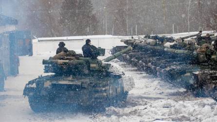 El Ejército ucraniano comienza a reforzar sus fronteras ante la amenaza de una invasión rusa.