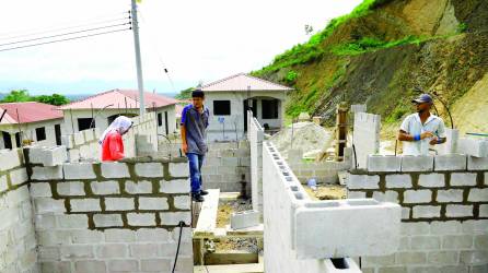 La construcción de casas en Bosques de Jucutuma está detenida desde hace más de un año. Foto: Melvin Cubas.