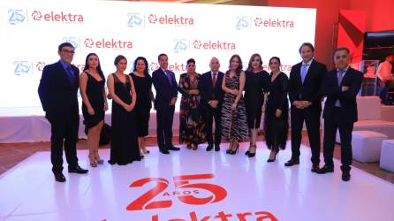 Ejecutivos de Tiendas Elektra también se hicieron presentes en la importante celebración