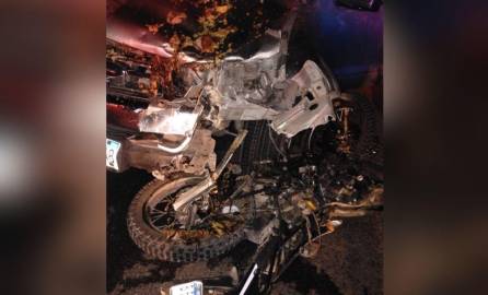 Así quedó la motocicleta en la que se conducían la pareja de esposos que murieron en Trinidad, Santa Bárbara.